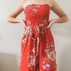 🌺AE red flowy jumpsuit🌺 Over HALF off!
